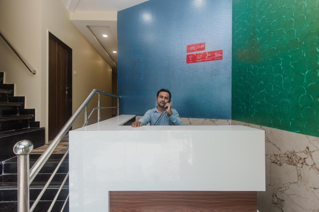 Hotel O Greenforest Near Airport Road Metro Station Mumbai Exteriör bild