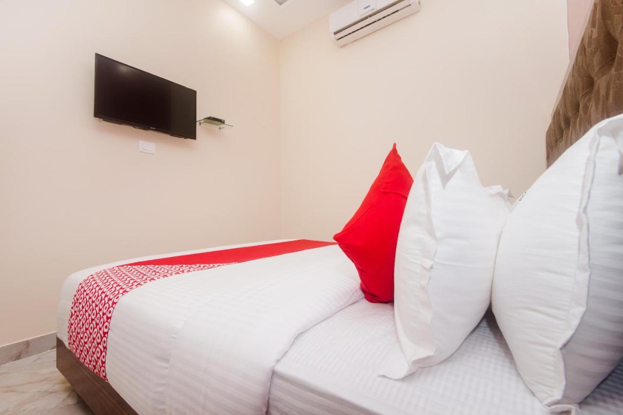 Hotel O Greenforest Near Airport Road Metro Station Mumbai Exteriör bild