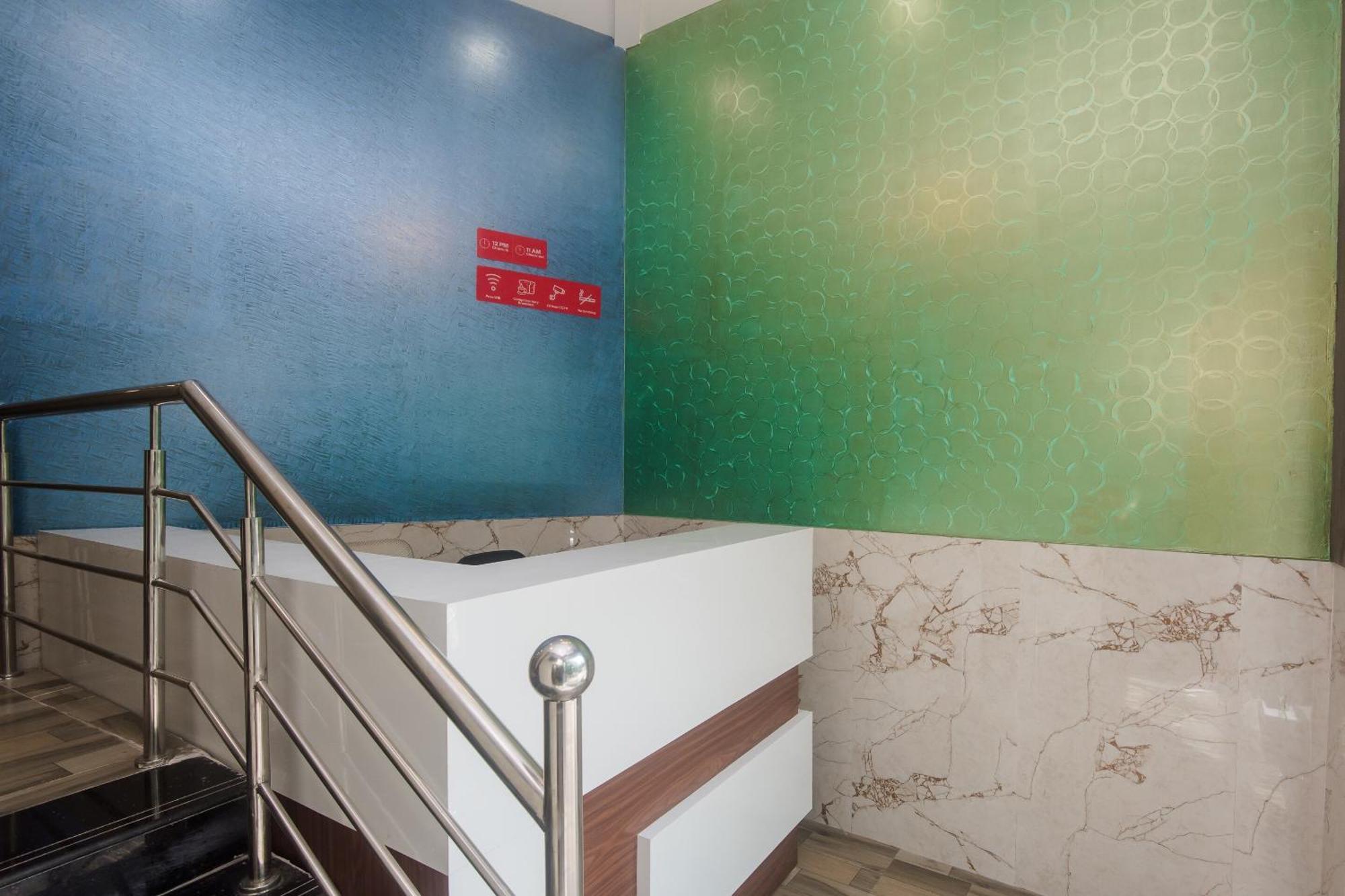 Hotel O Greenforest Near Airport Road Metro Station Mumbai Exteriör bild