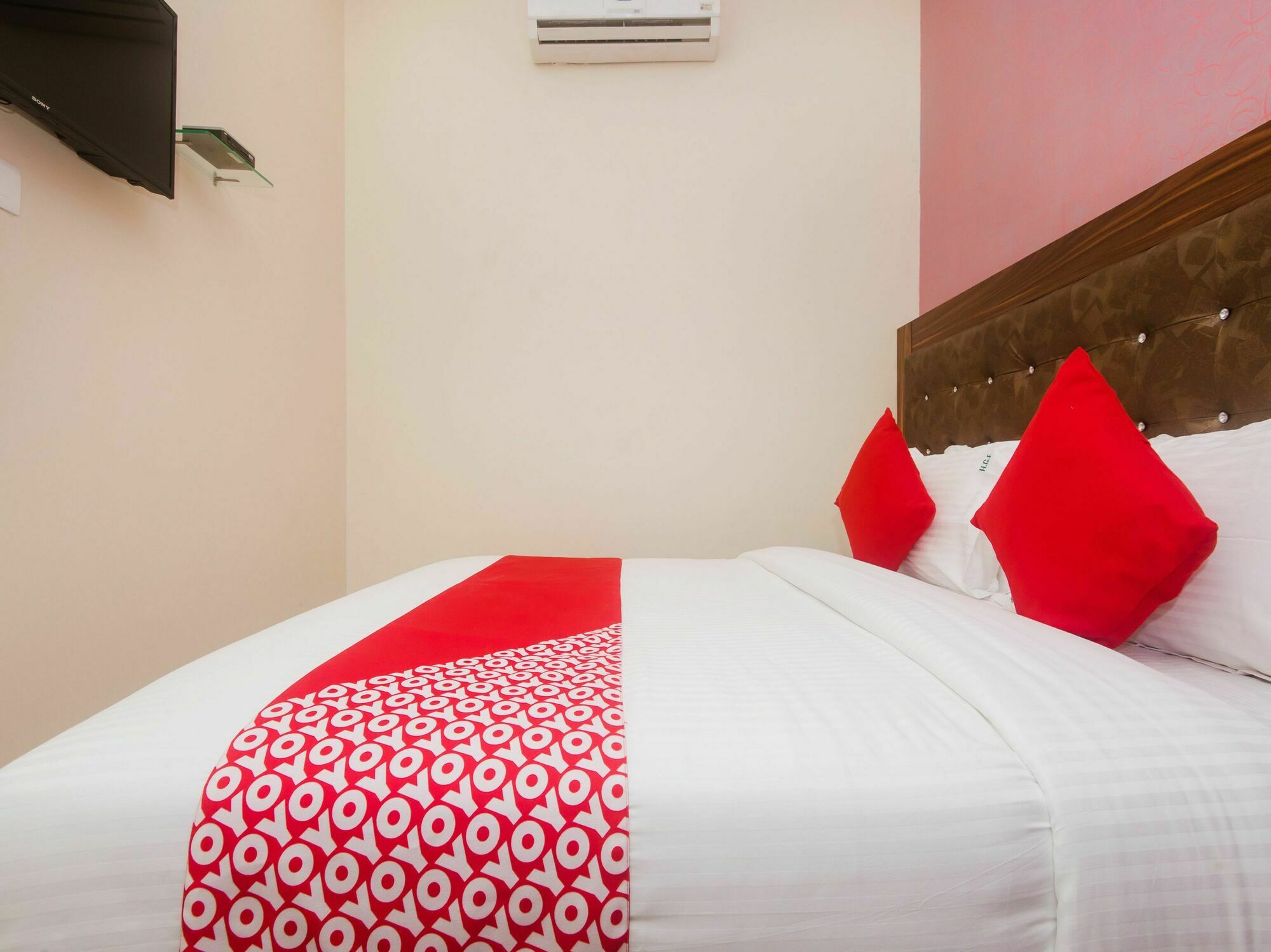 Hotel O Greenforest Near Airport Road Metro Station Mumbai Exteriör bild